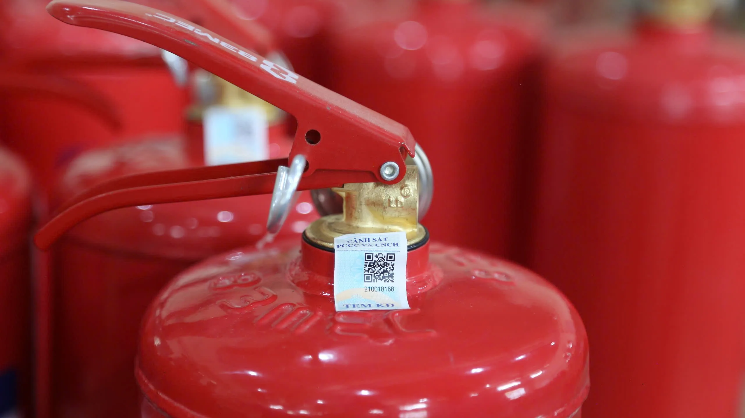 Bình chữa cháy bột ABC 8kg BQP 83MEC (Bộ Quốc Phòng) 9 Tem kiểm định bình Bột ABC hãng 83MEC - BQP